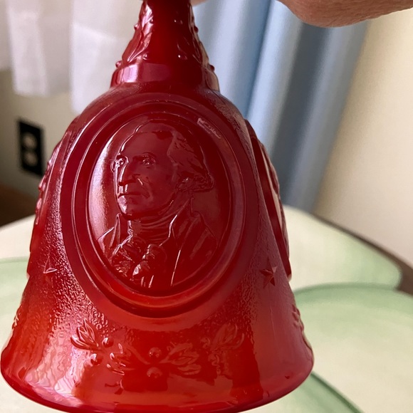 VINTAGE BICENTENNIAL FENTON PATRIOTS BELLS 1776-1976CHOCOLATE SLAG and RED SLAG - Picture 8 of 17